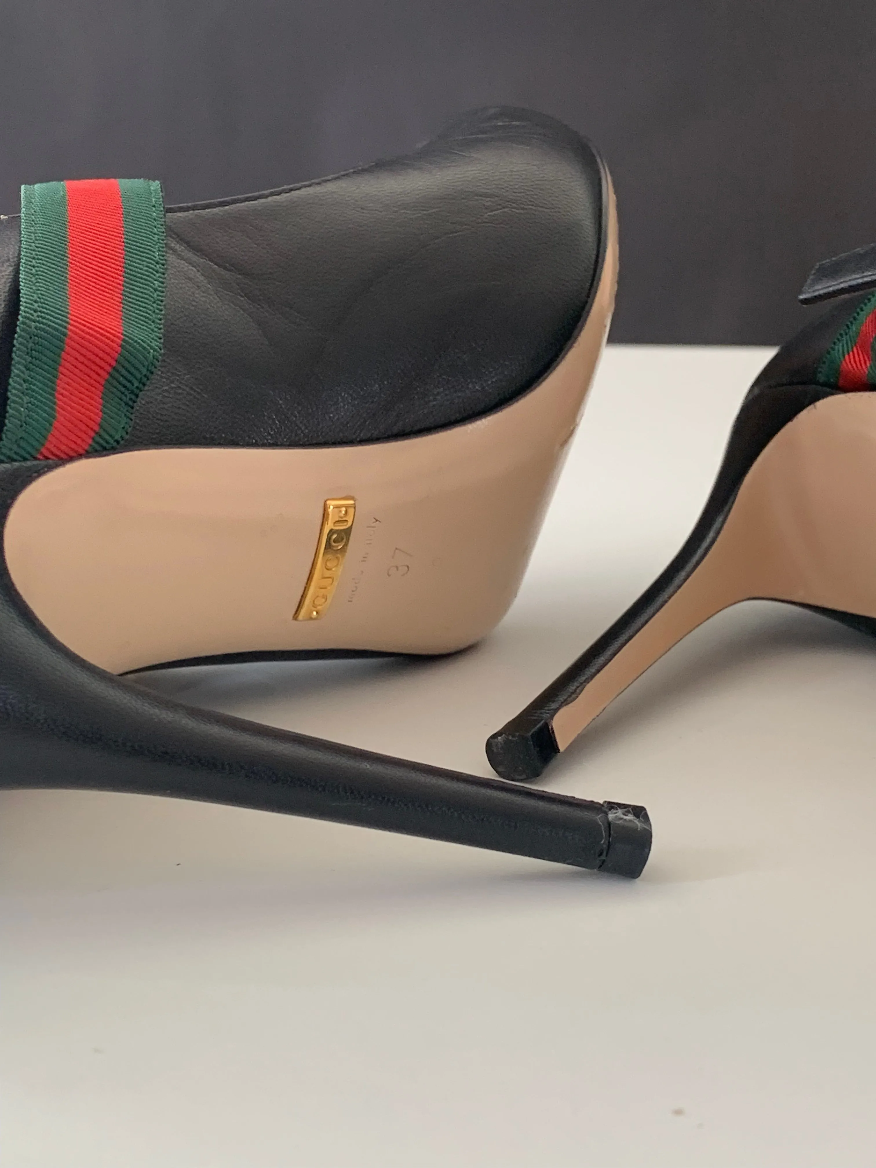 <b>GUCCI </b> <br>Malaga Kid Sylvie High Heel Pumps 37